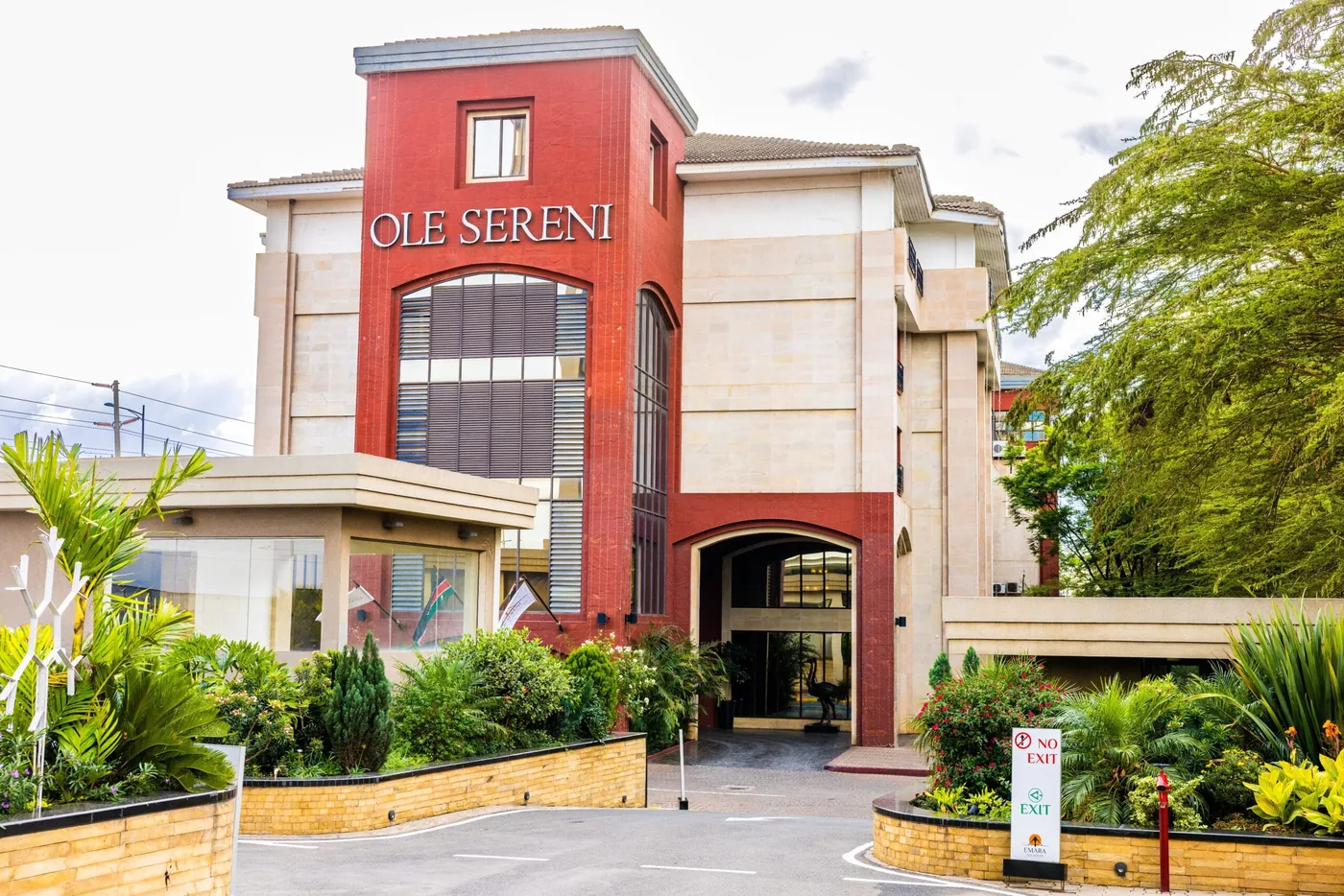 Ole Sereni's red-and-cream entrance tower and covered driveway